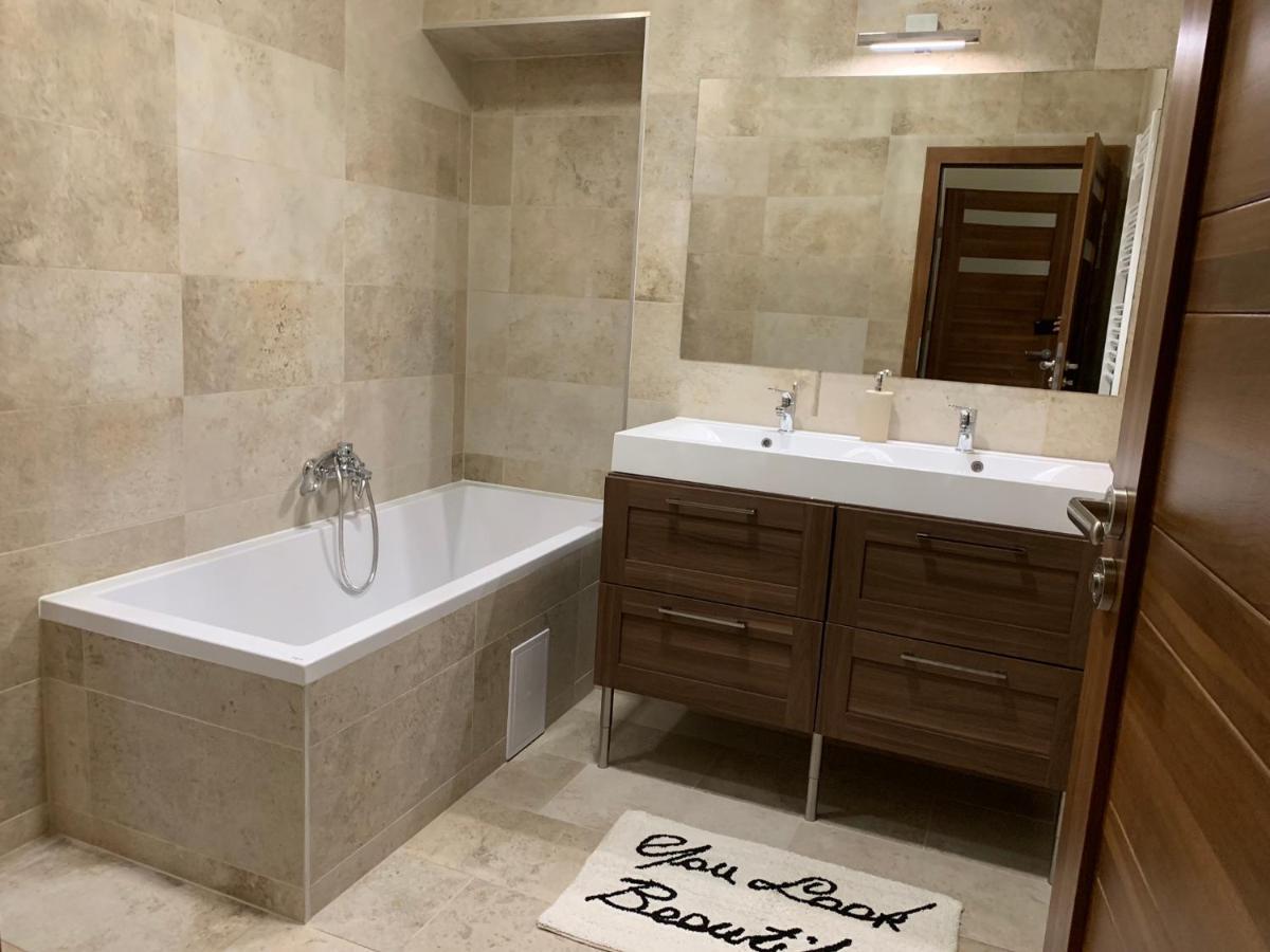 A Vendeghaz Hotel Miskolc Buitenkant foto