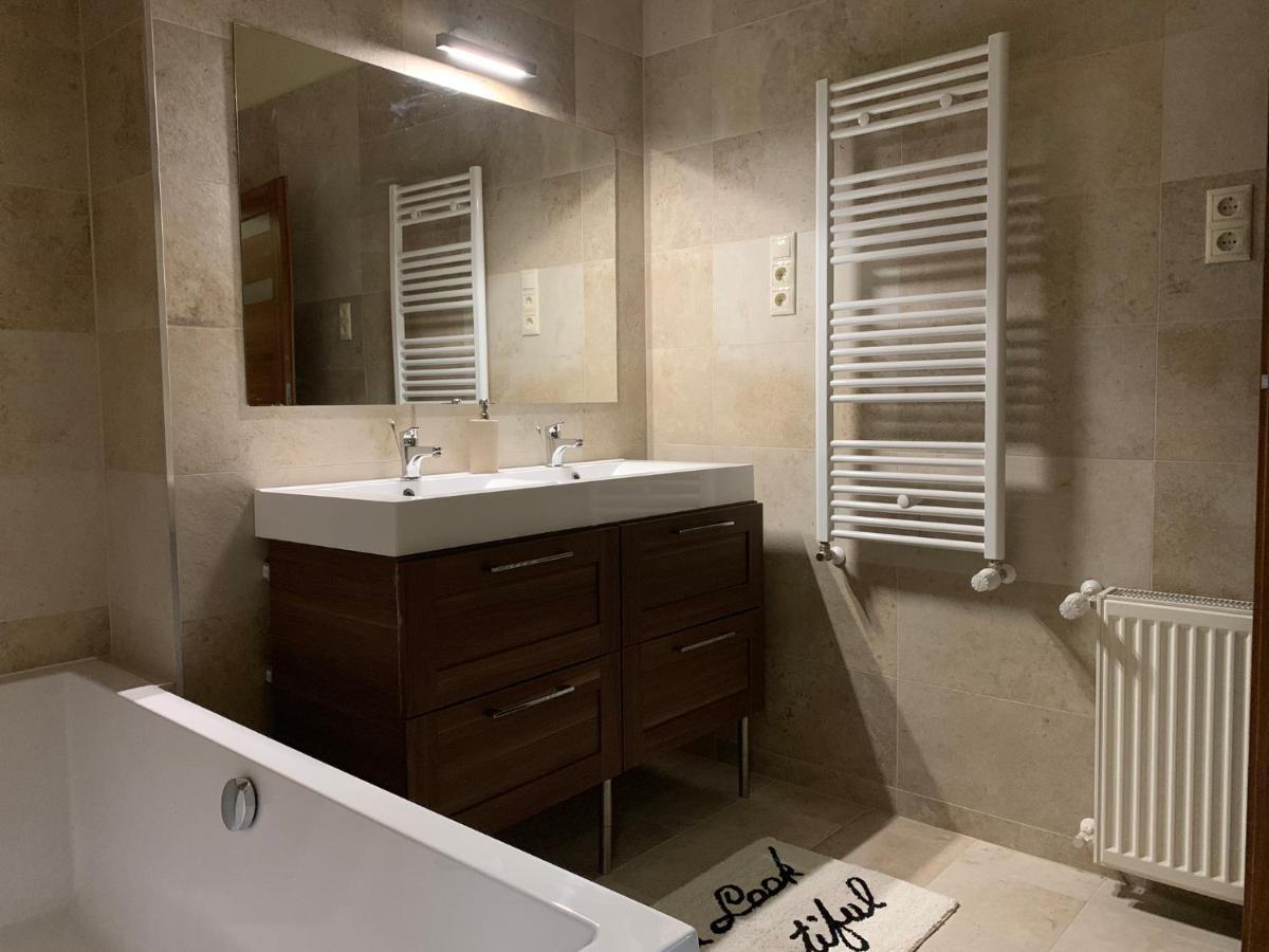 A Vendeghaz Hotel Miskolc Buitenkant foto