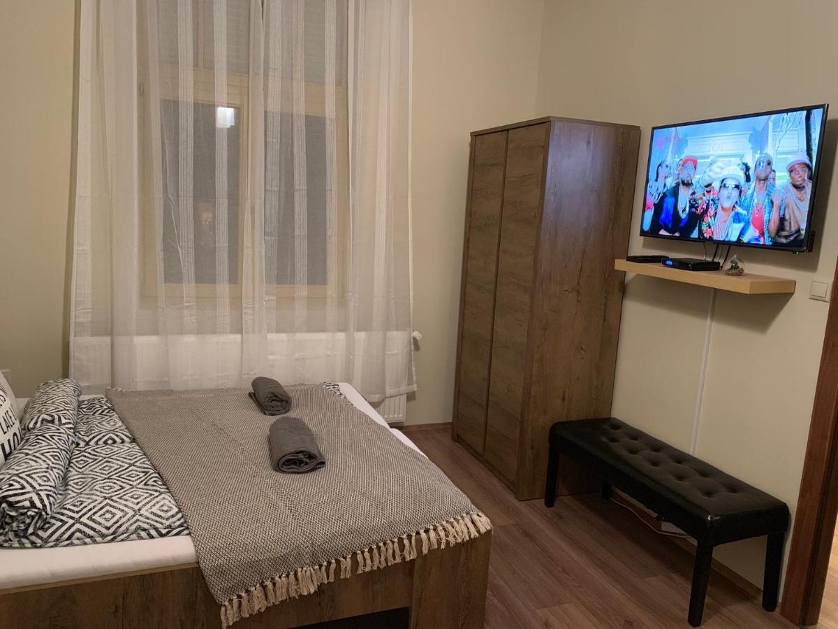 A Vendeghaz Hotel Miskolc Buitenkant foto