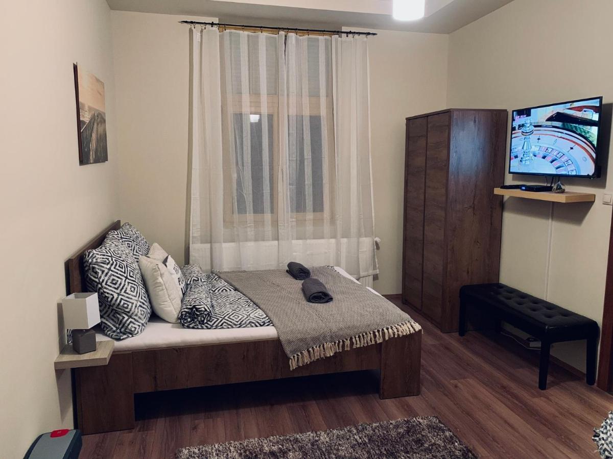 A Vendeghaz Hotel Miskolc Buitenkant foto